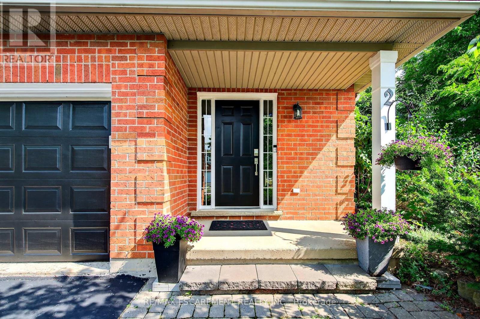 Photo 9 of 2 Newell Court, Hamilton ON