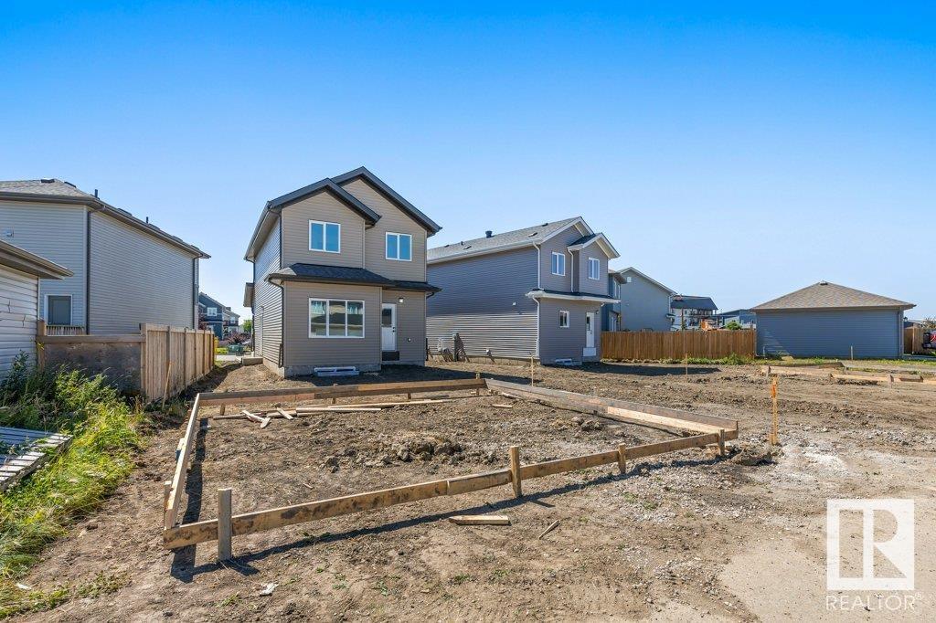 Photo 33 of 10625 99 St, Morinville AB