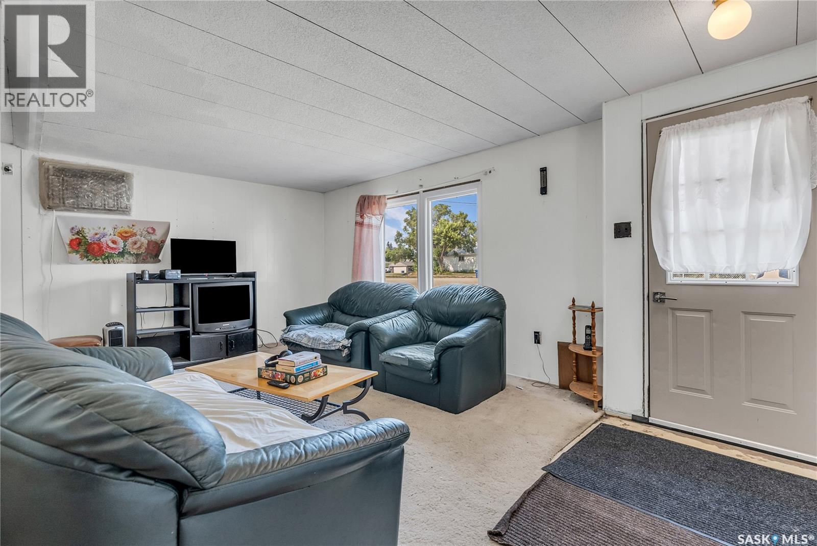 Photo 2 of 702 3rd Street, Kenaston SK