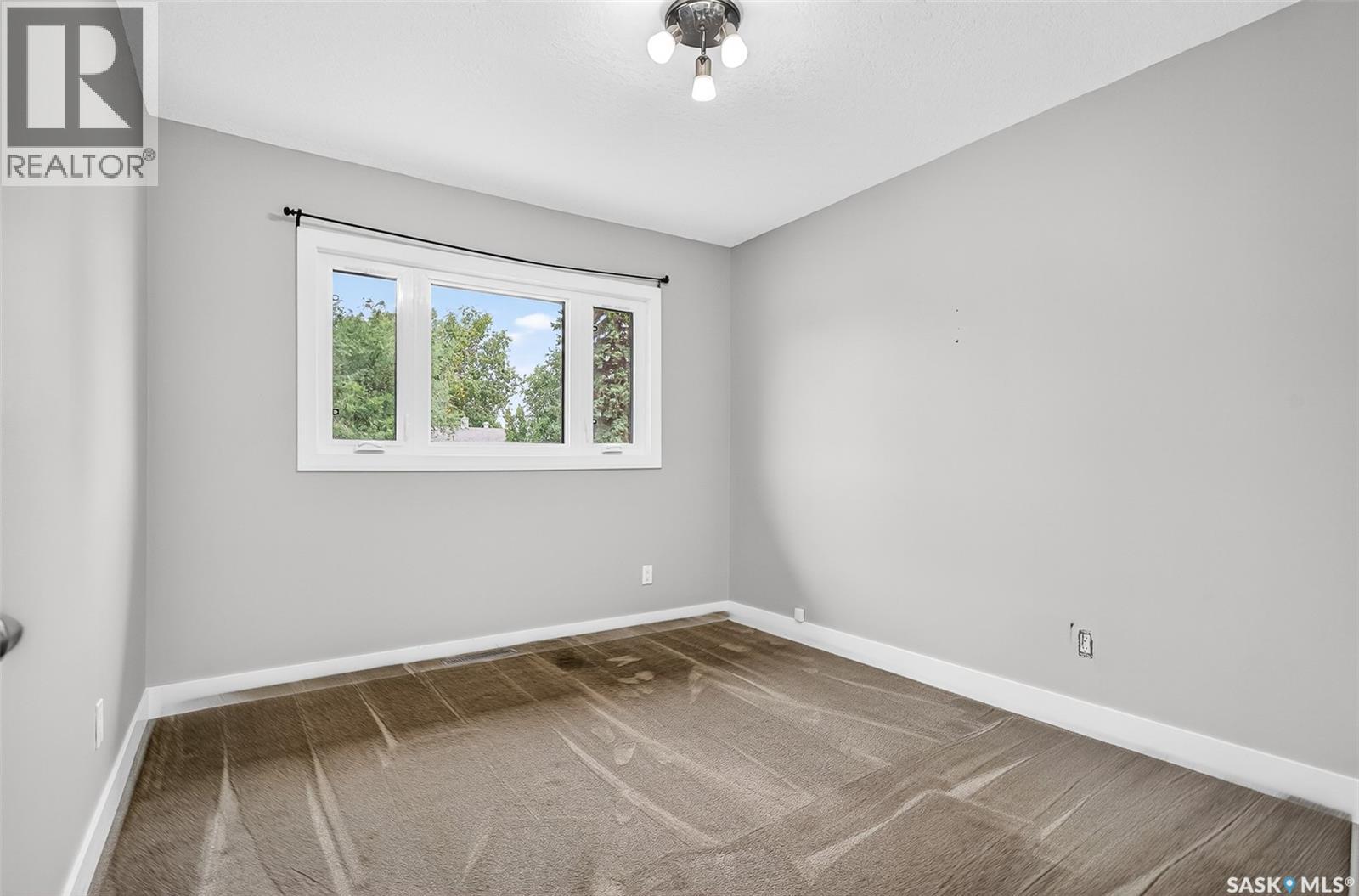 Photo 36 of 1114 Caribou Street W, Moose Jaw SK