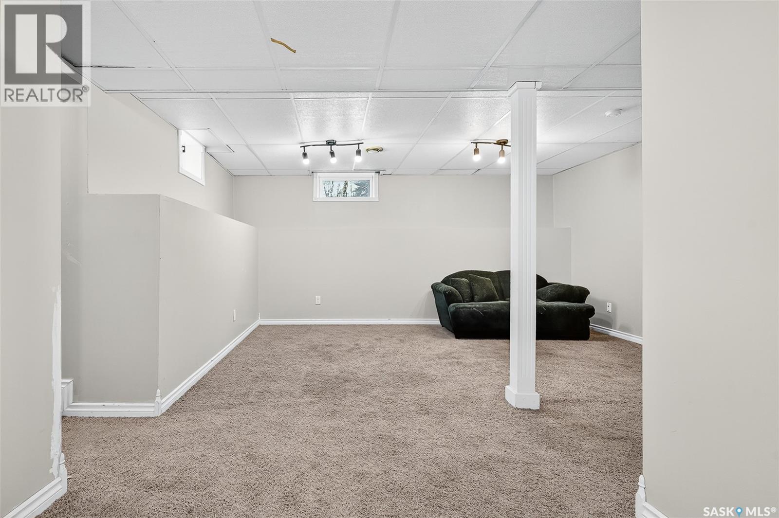 Photo 11 of 1114 Caribou Street W, Moose Jaw SK