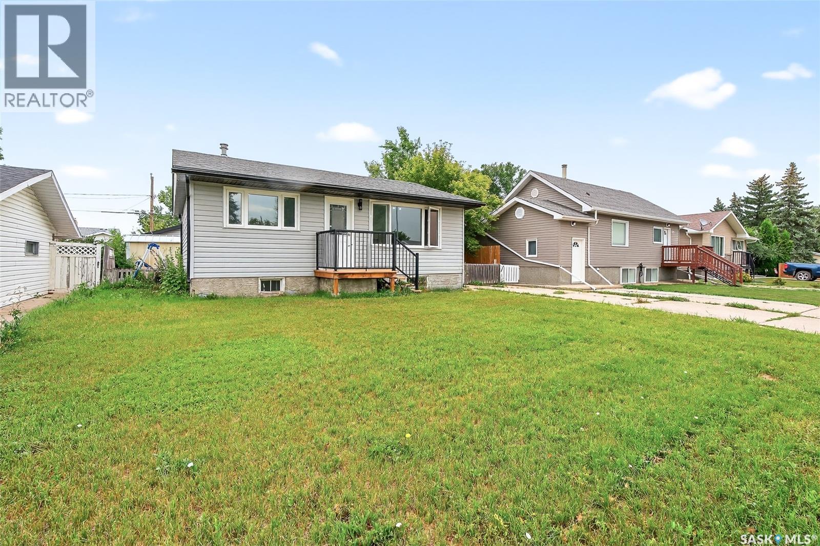 Photo 7 of 1114 Caribou Street W, Moose Jaw SK