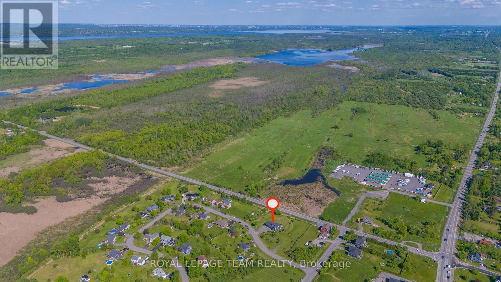 Short drive to the River- Dunrobin Shores Beach