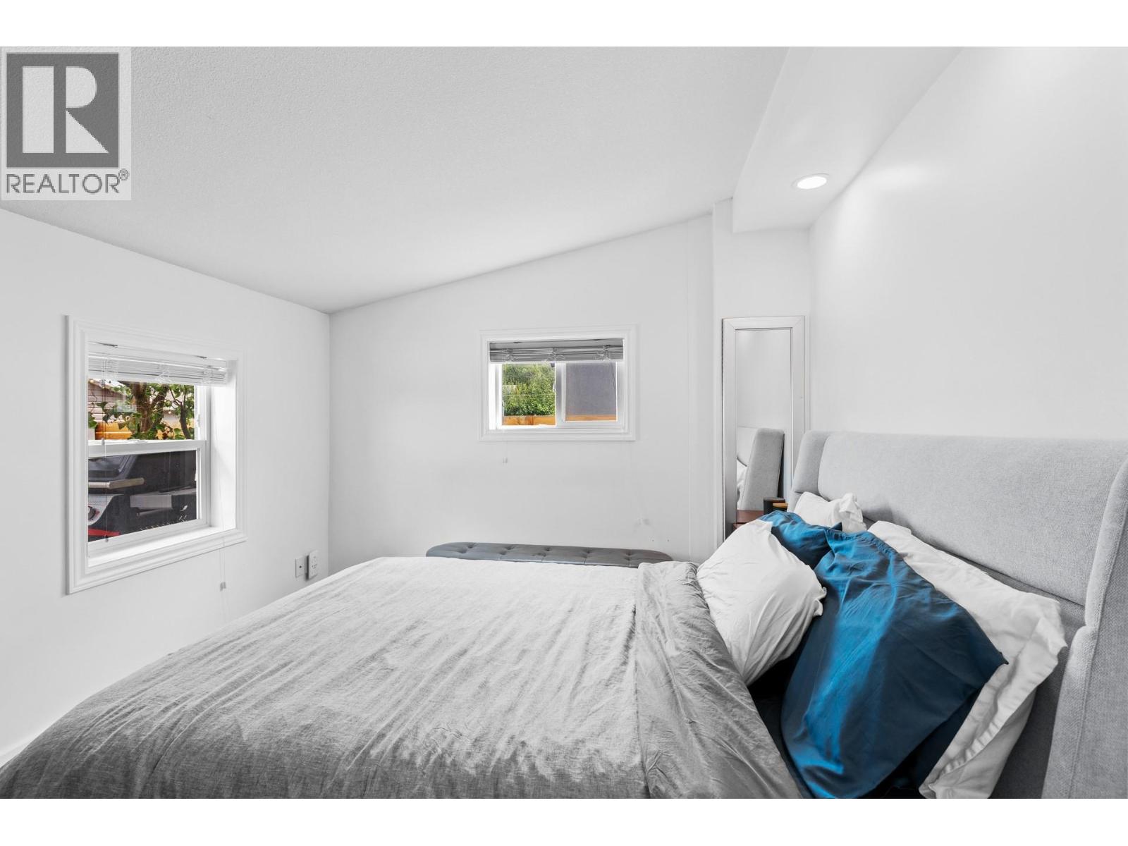 Photo 7 of 726 Coronation Avenue, Kelowna BC