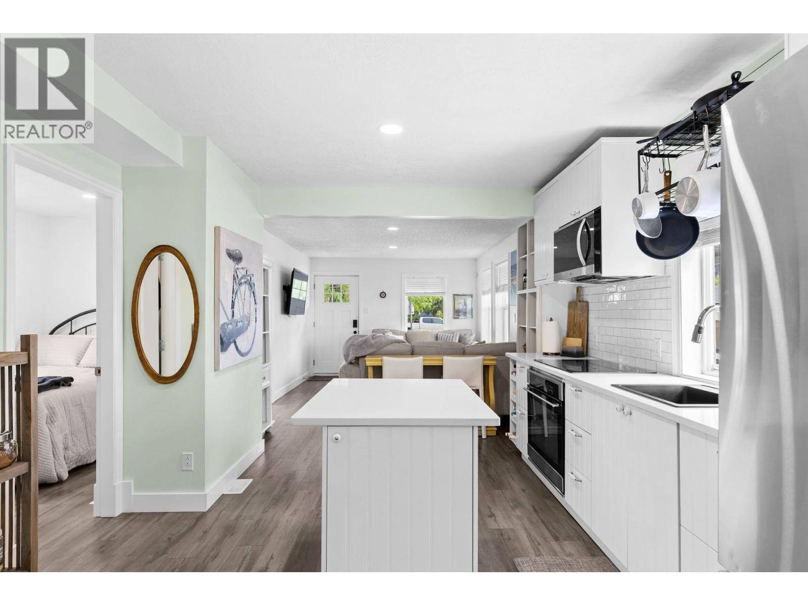 Photo 22 of 726 Coronation Avenue, Kelowna BC
