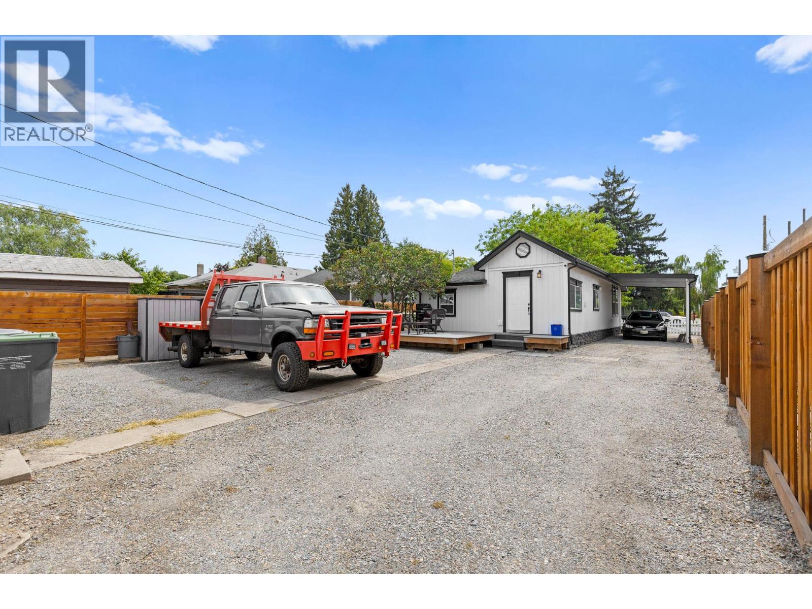 Photo 3 of 726 Coronation Avenue, Kelowna BC
