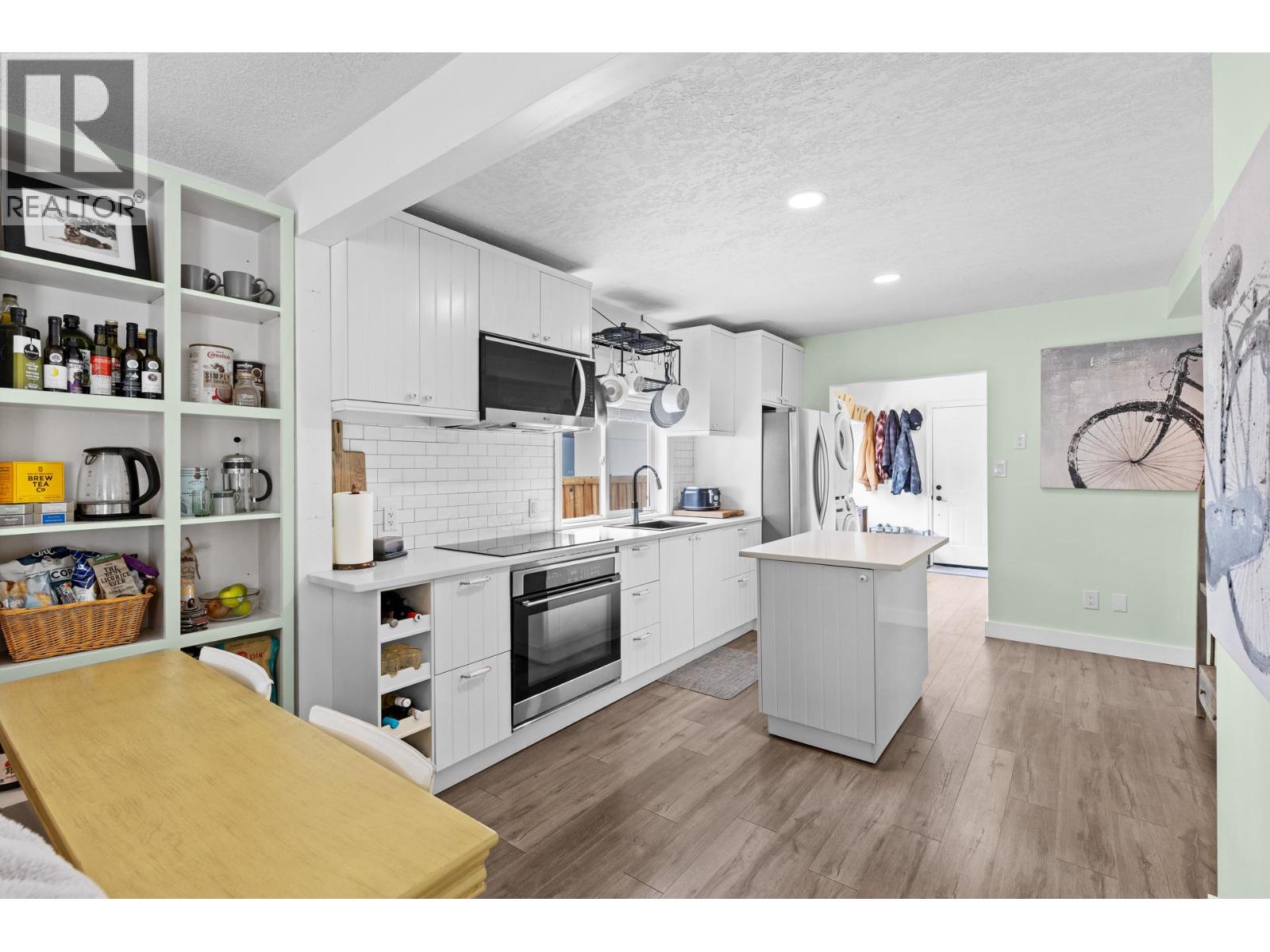 Photo 17 of 726 Coronation Avenue, Kelowna BC