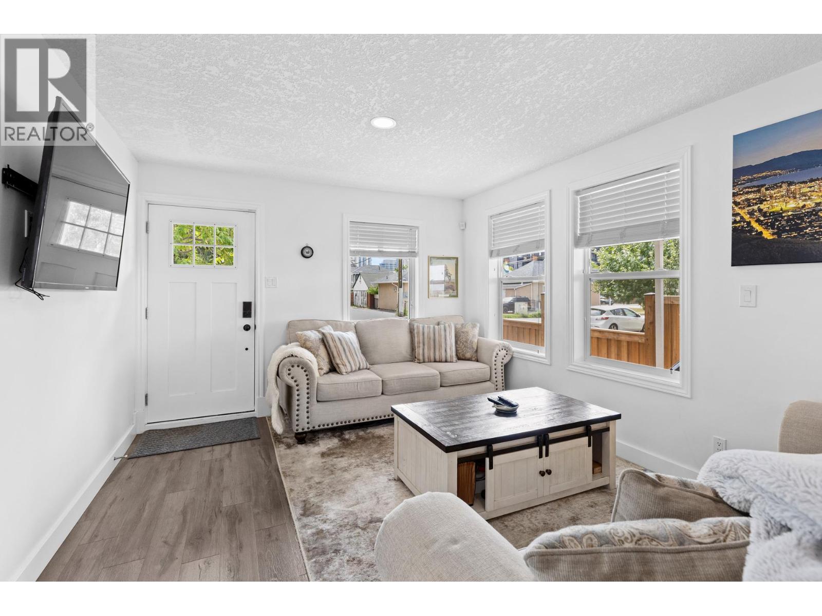 Photo 8 of 726 Coronation Avenue, Kelowna BC