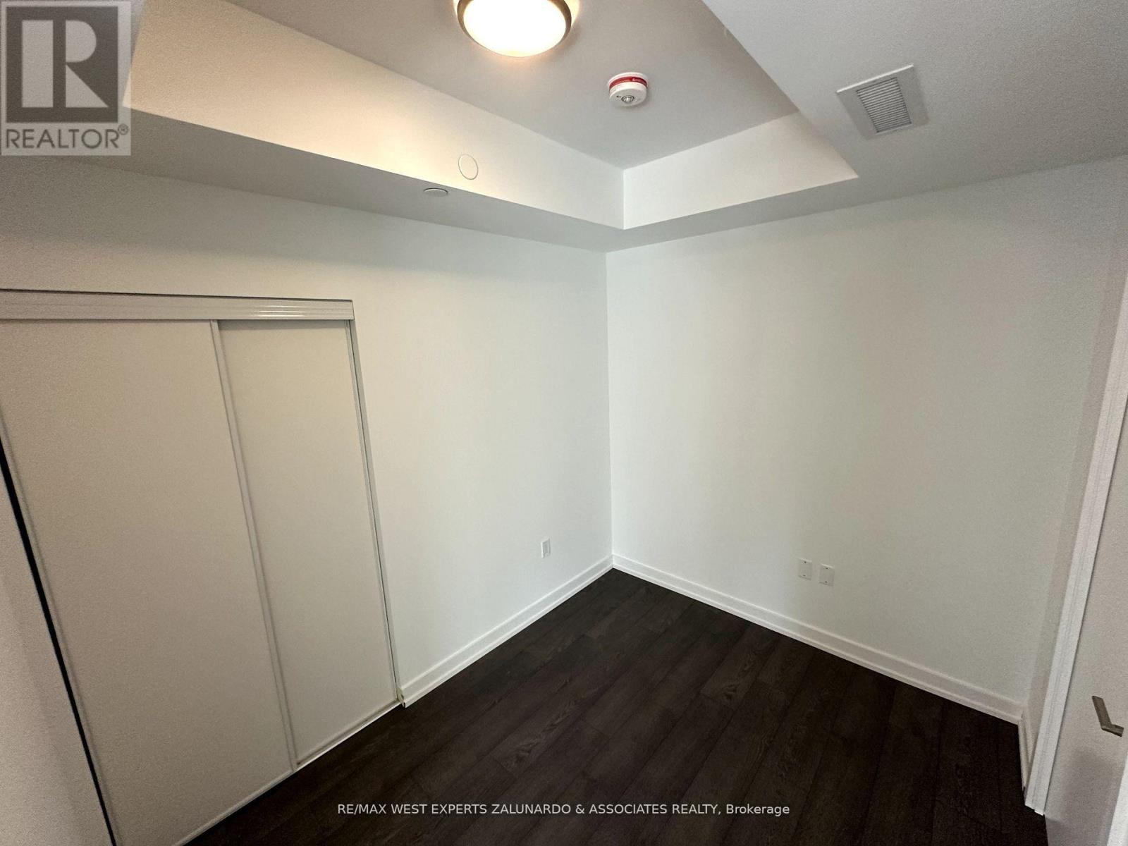 Photo 9 of 516 8 Olympic Garden Drive, Toronto ON