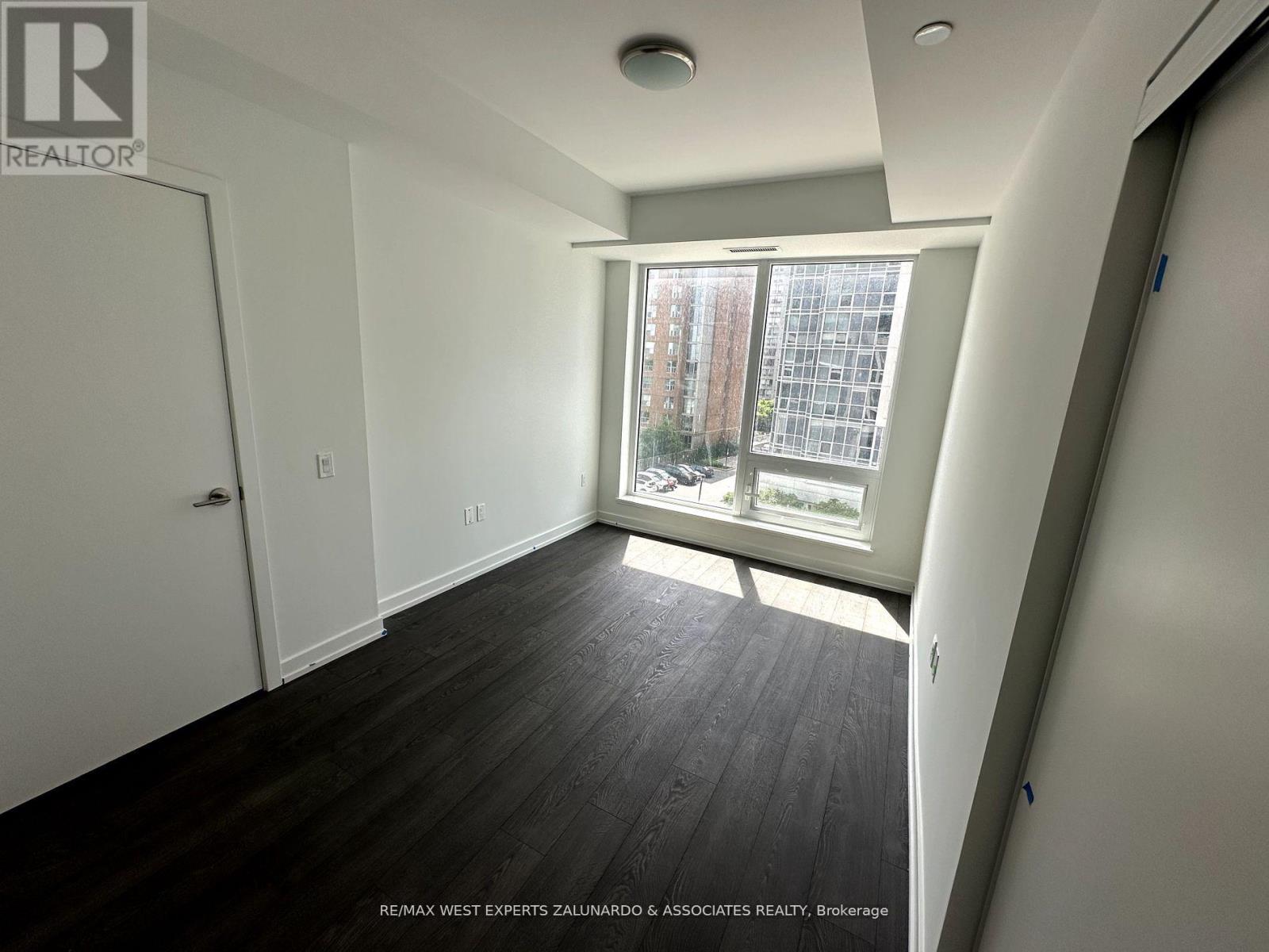 Photo 10 of 516 8 Olympic Garden Drive, Toronto ON