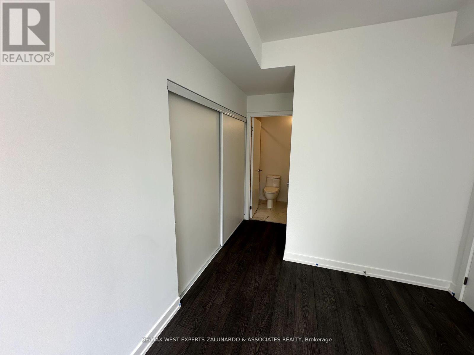 Photo 5 of 516 8 Olympic Garden Drive, Toronto ON