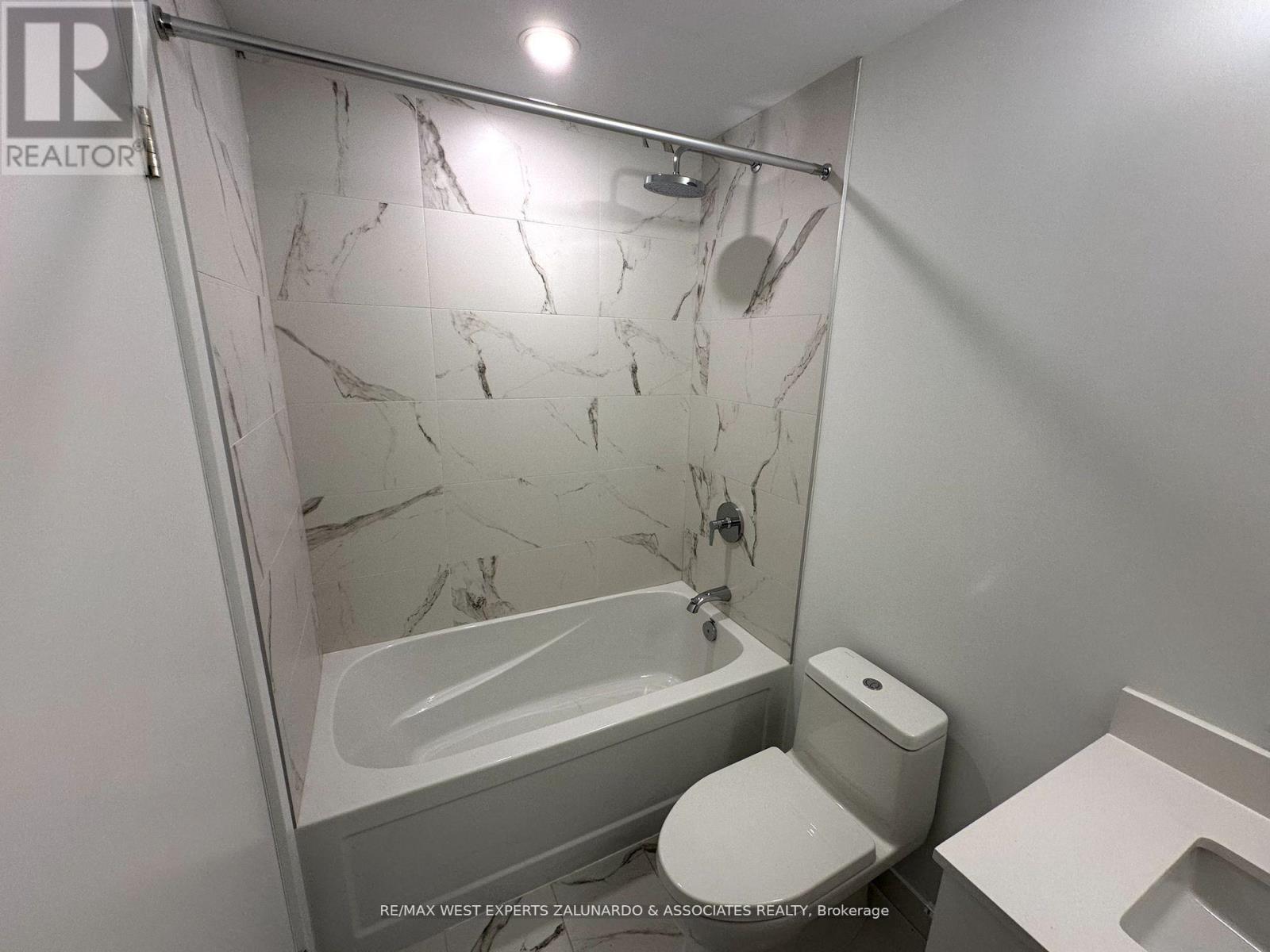 Photo 7 of 516 8 Olympic Garden Drive, Toronto ON