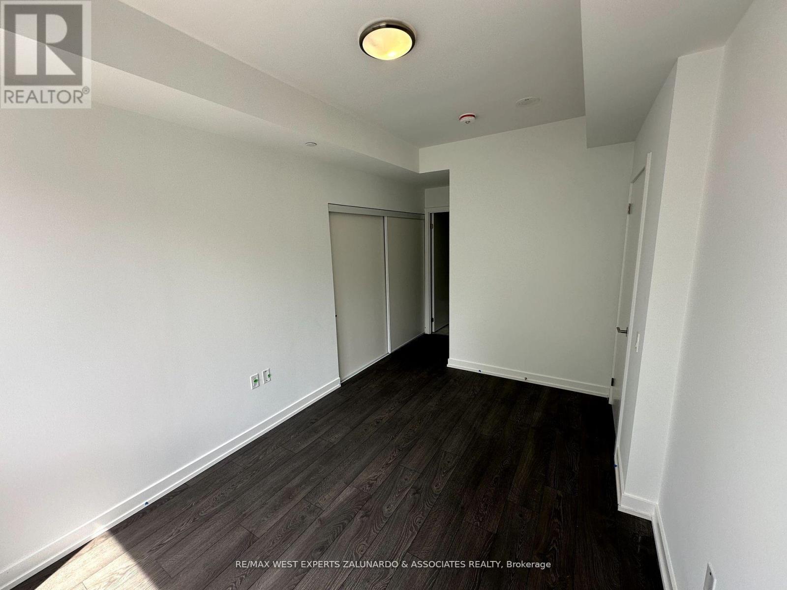 Photo 4 of 516 8 Olympic Garden Drive, Toronto ON