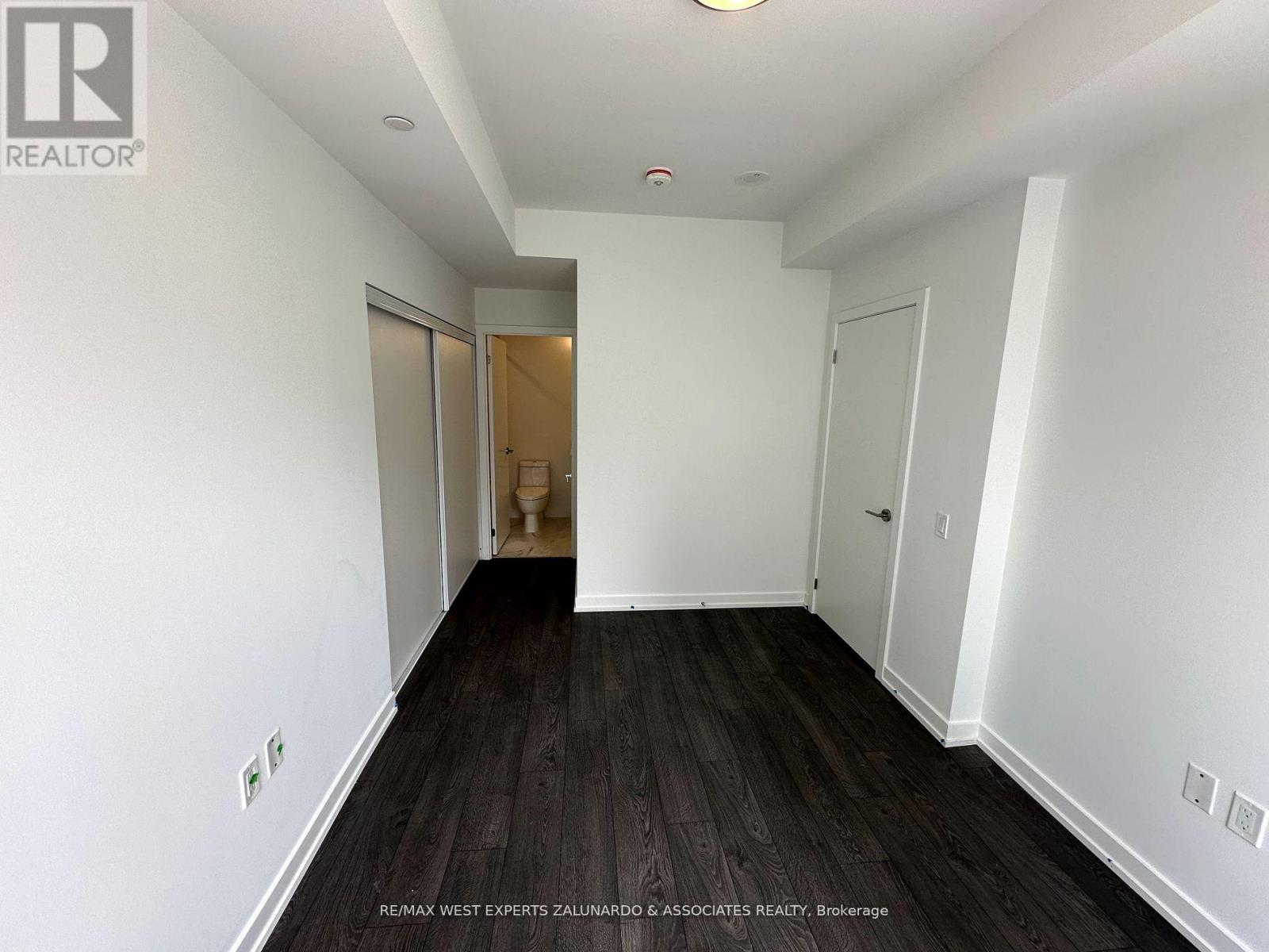 Photo 8 of 516 8 Olympic Garden Drive, Toronto ON