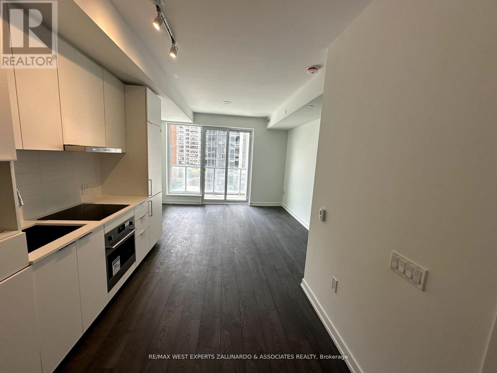 Photo 17 of 516 8 Olympic Garden Drive, Toronto ON