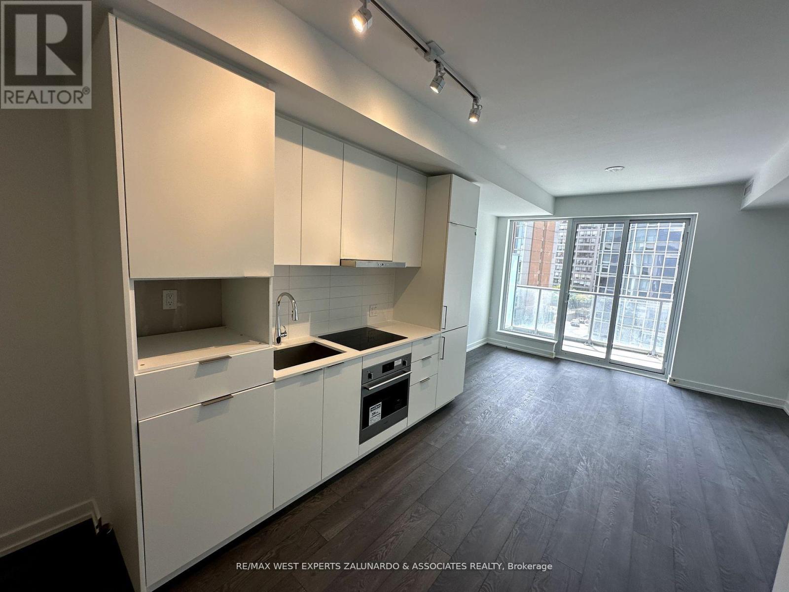 Photo 3 of 516 8 Olympic Garden Drive, Toronto ON