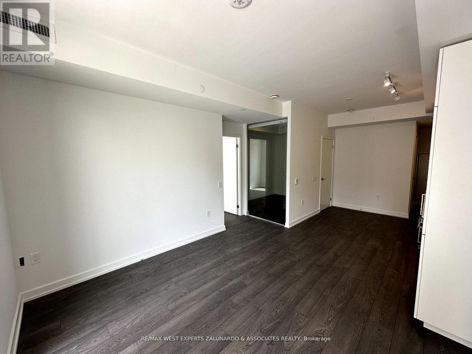 Photo 15 of 516 8 Olympic Garden Drive, Toronto ON