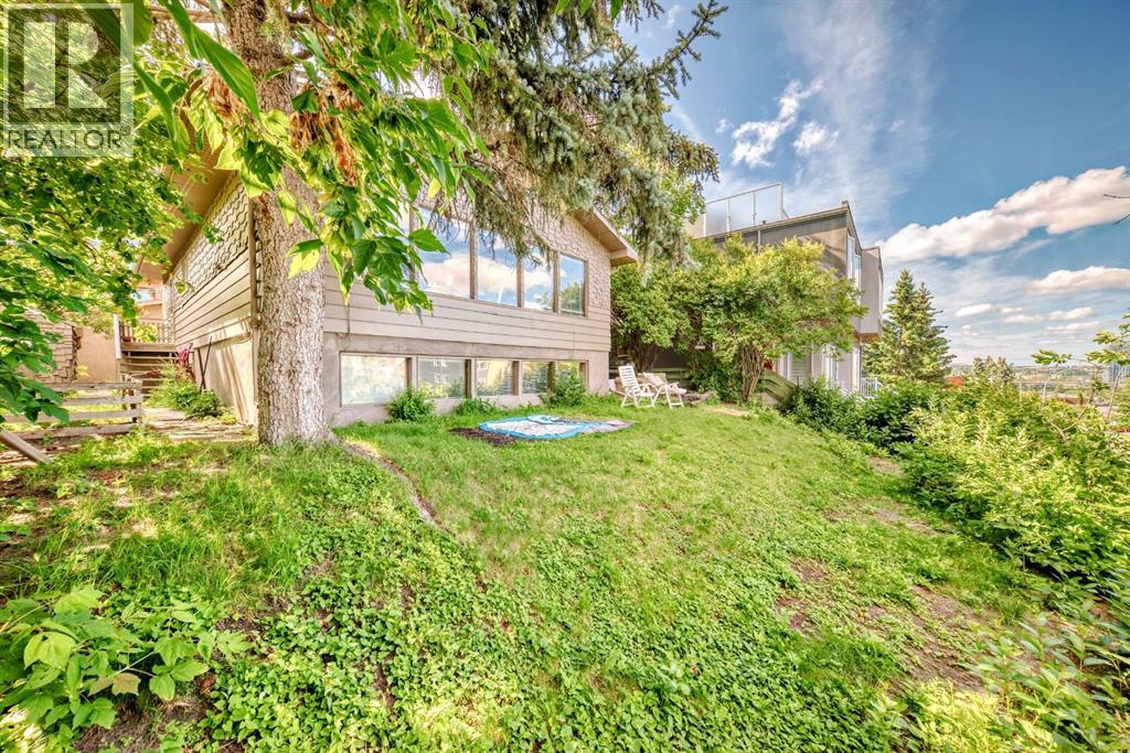 Photo 3 of 2303 16 A Street Sw, Calgary AB