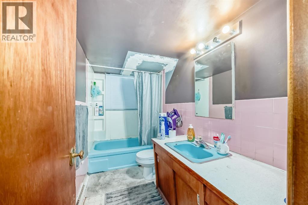 Photo 8 of 2303 16 A Street Sw, Calgary AB