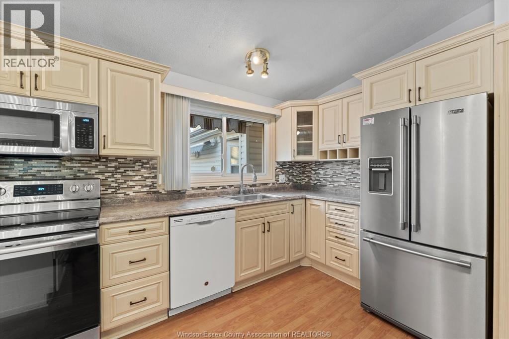 Photo 12 of 836 Greendale Drive, Windsor ON