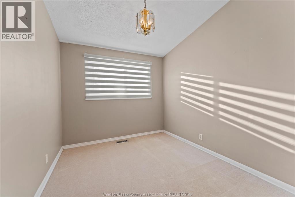 Photo 17 of 836 Greendale Drive, Windsor ON