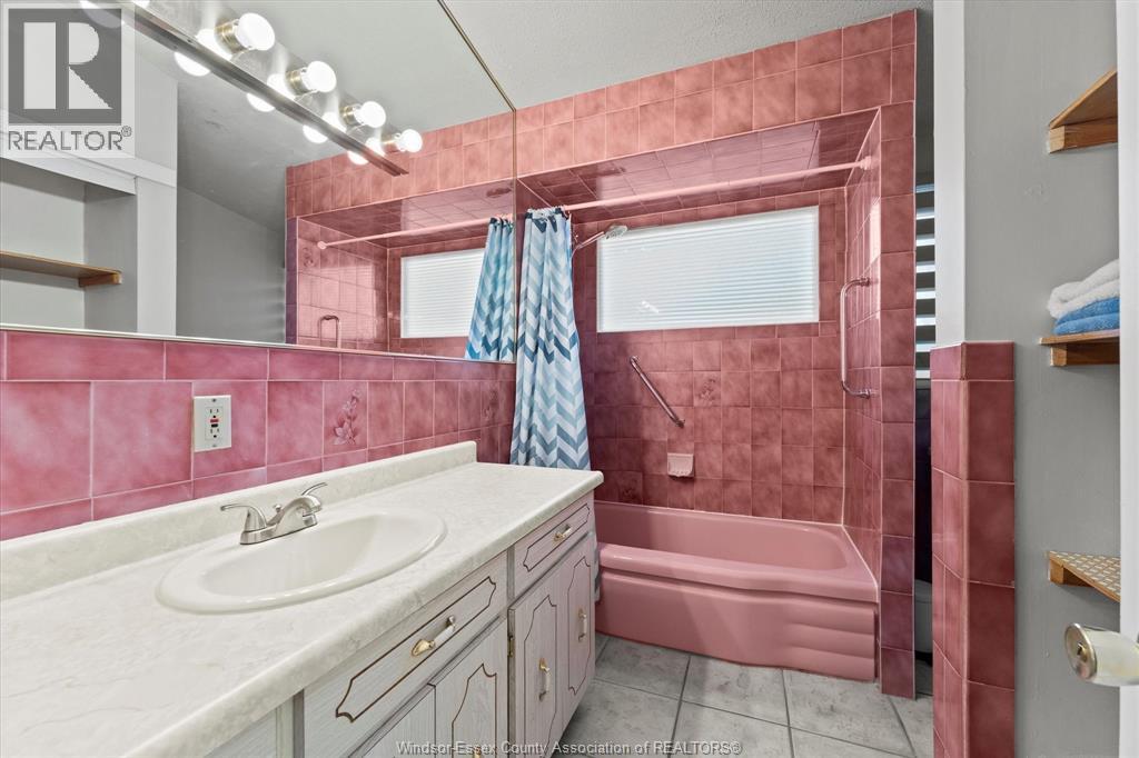 Photo 18 of 836 Greendale Drive, Windsor ON