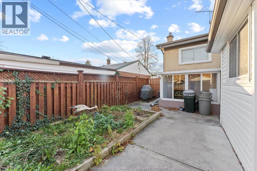 Photo 27 of 836 Greendale Drive, Windsor ON