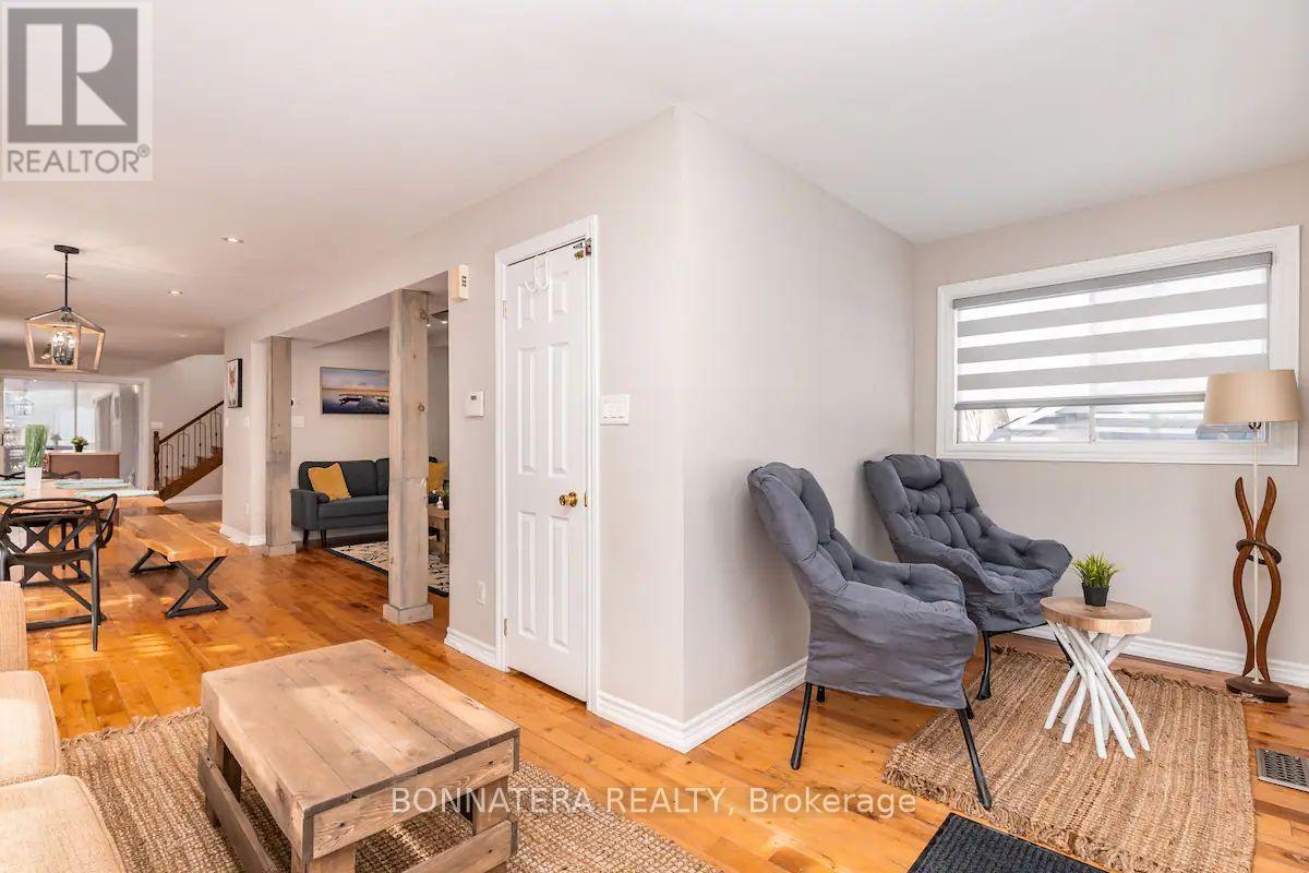 Photo 8 of 687 Innisfil Beach Road, Innisfil ON