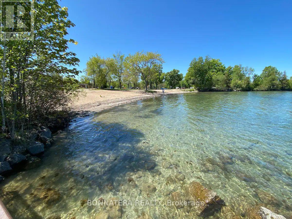 Photo 4 of 687 Innisfil Beach Road, Innisfil ON