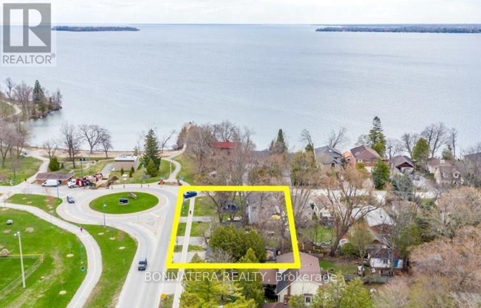 Photo 19 of 687 Innisfil Beach Road, Innisfil ON