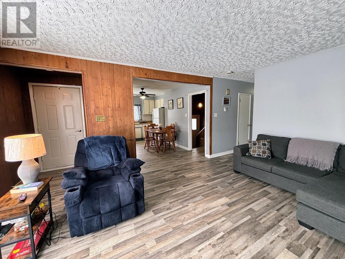 Photo 8 of 68 Neebig Ave, Manitouwadge ON