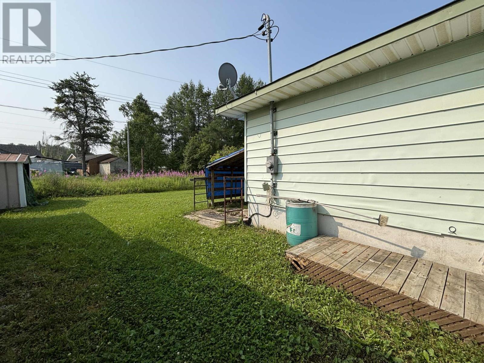 Photo 12 of 68 Neebig Ave, Manitouwadge ON
