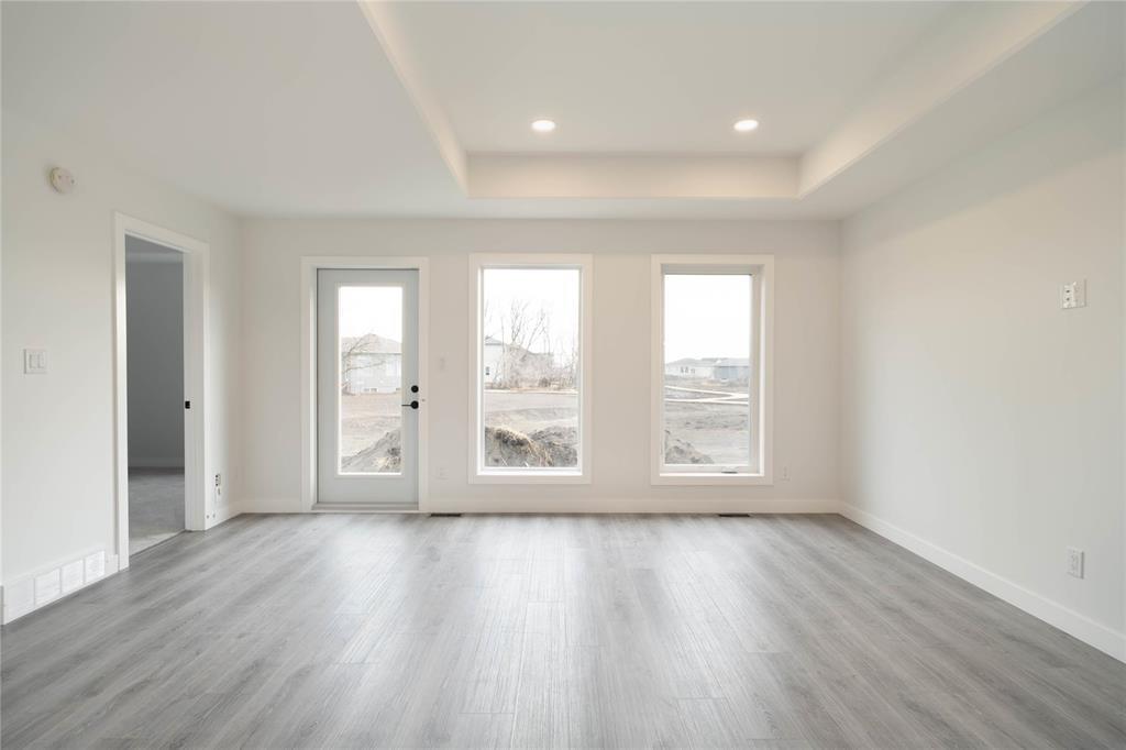 Photo 14 of 43 Gleneagles Street, Niverville MB