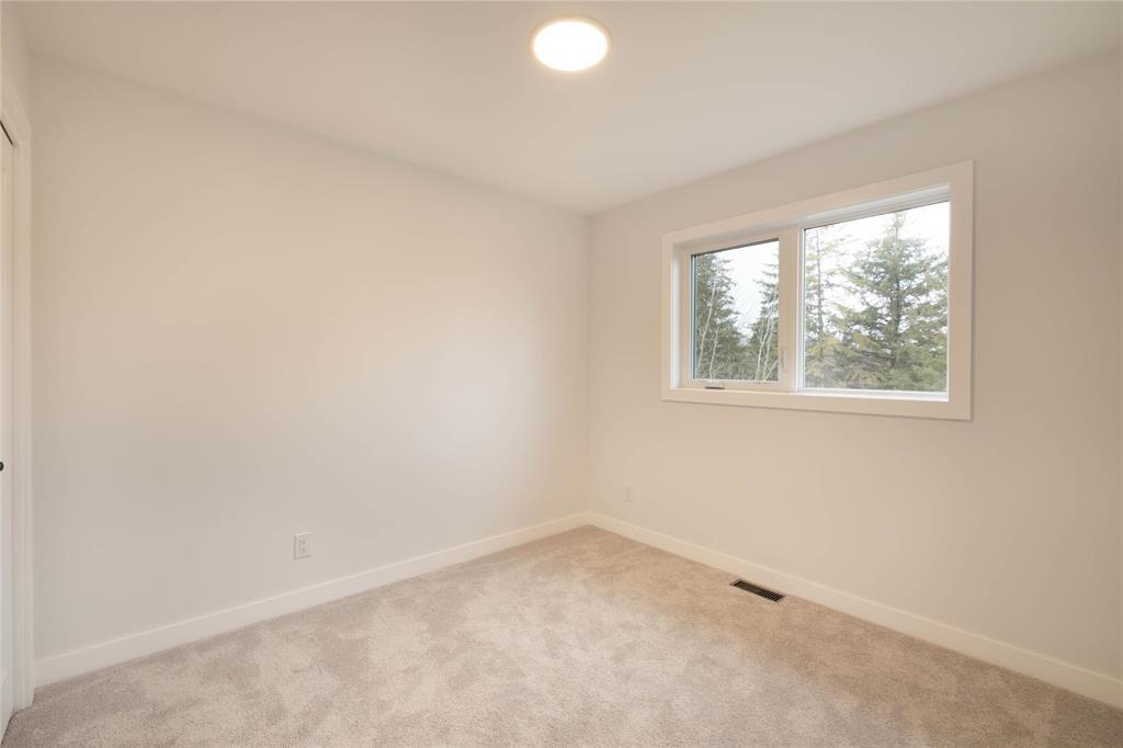 Photo 30 of 43 Gleneagles Street, Niverville MB