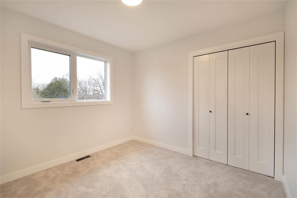 Photo 23 of 43 Gleneagles Street, Niverville MB