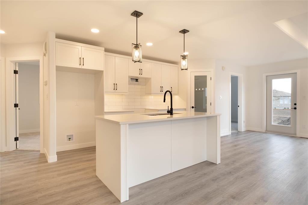 Photo 19 of 43 Gleneagles Street, Niverville MB
