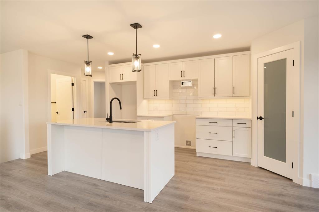 Photo 2 of 43 Gleneagles Street, Niverville MB