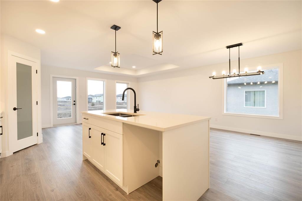 Photo 13 of 43 Gleneagles Street, Niverville MB
