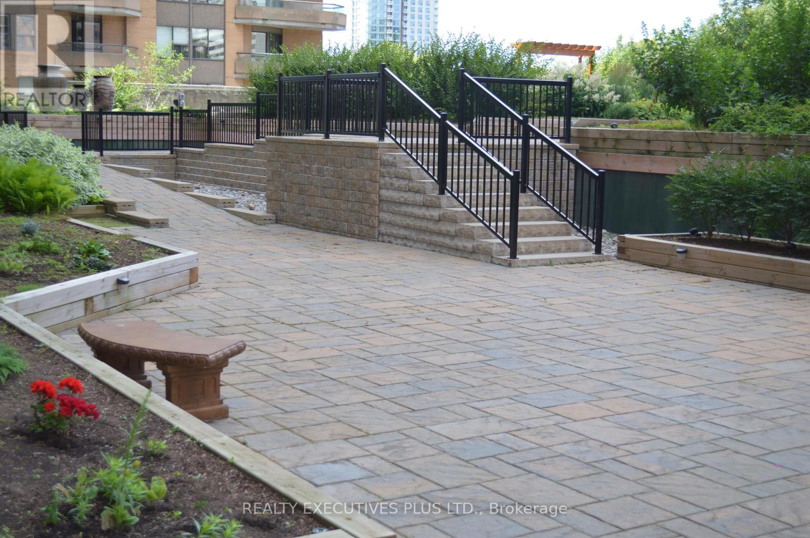 Photo 32 of 403 530 Laurier Avenue W, Ottawa ON