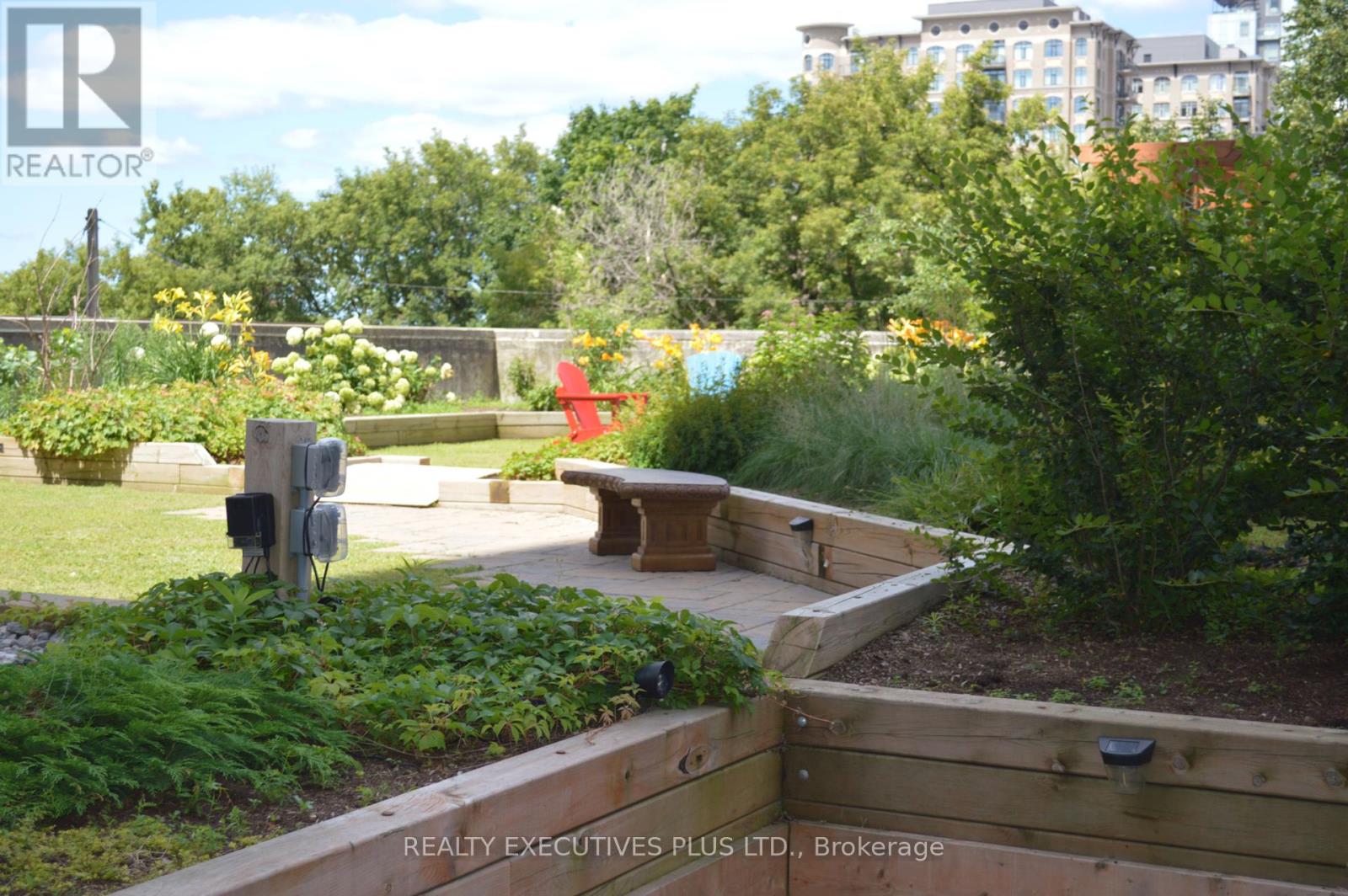 Photo 3 of 403 530 Laurier Avenue W, Ottawa ON