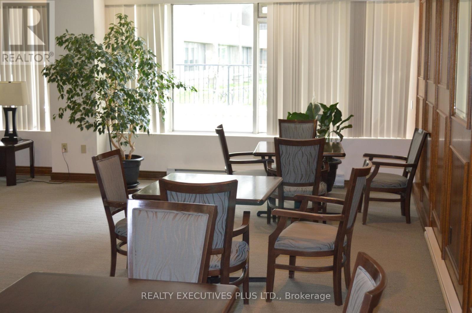 Photo 14 of 403 530 Laurier Avenue W, Ottawa ON