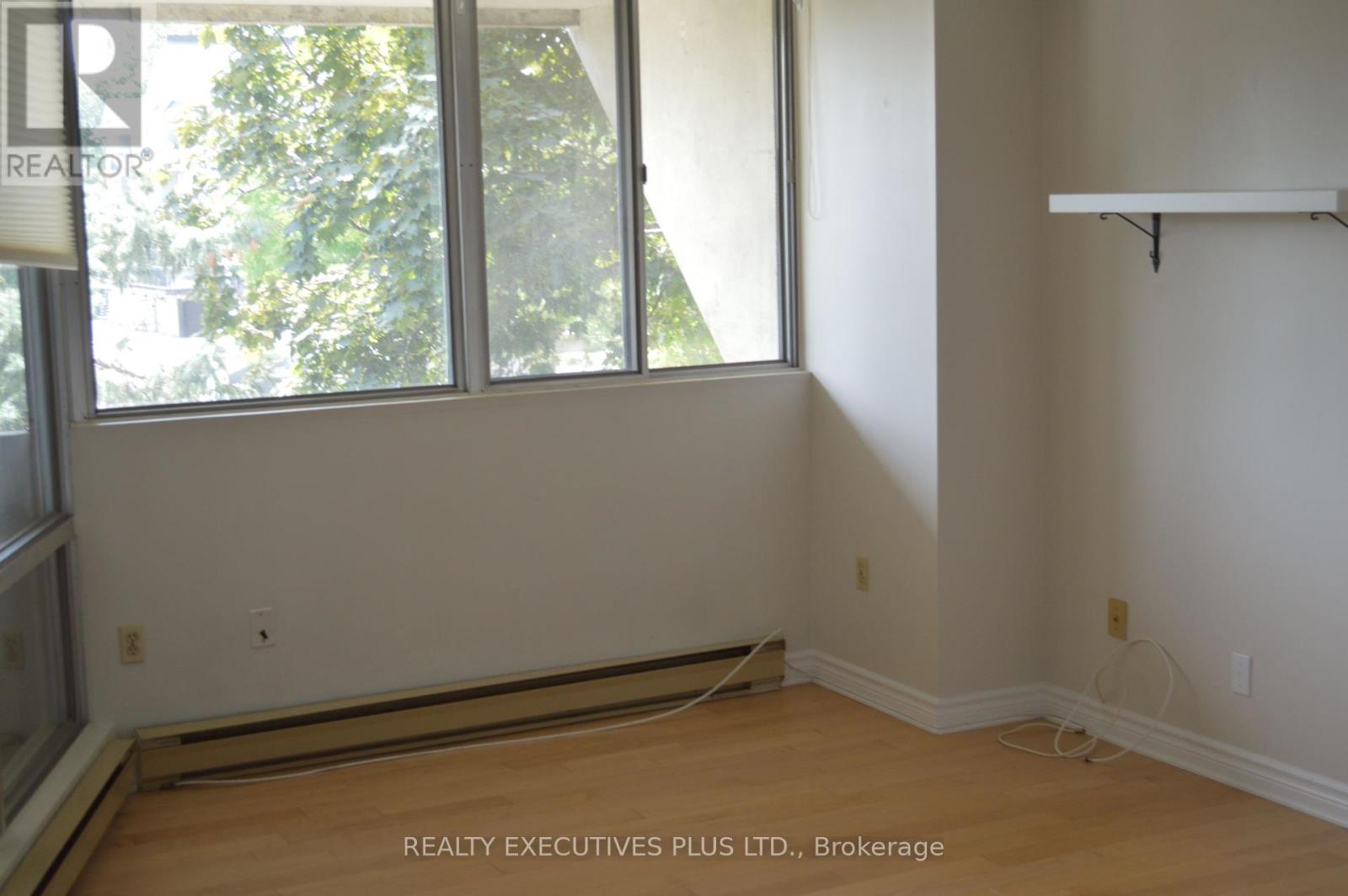Photo 2 of 403 530 Laurier Avenue W, Ottawa ON