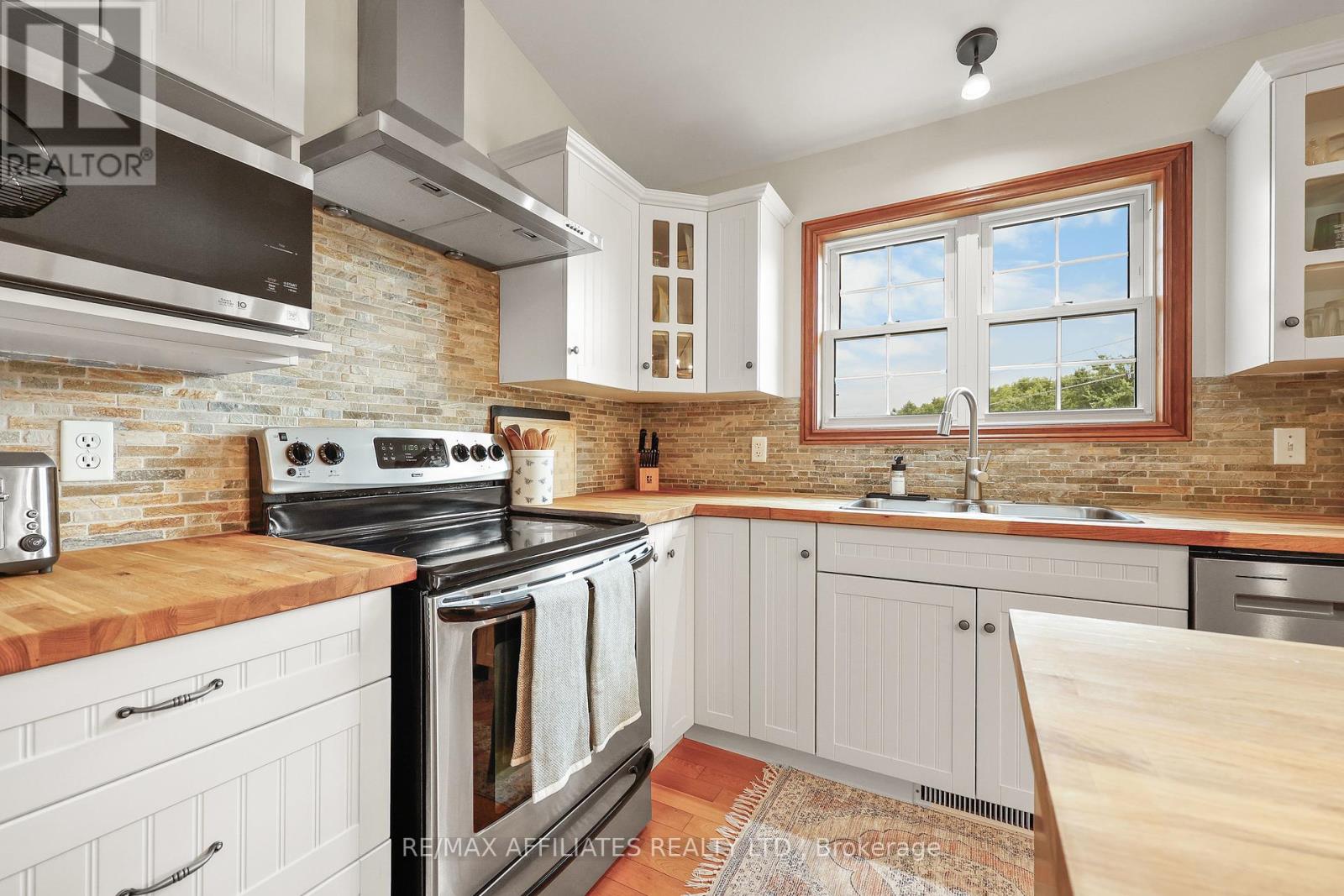 Photo 14 of 21 Leeland Drive, Rideau Lakes ON