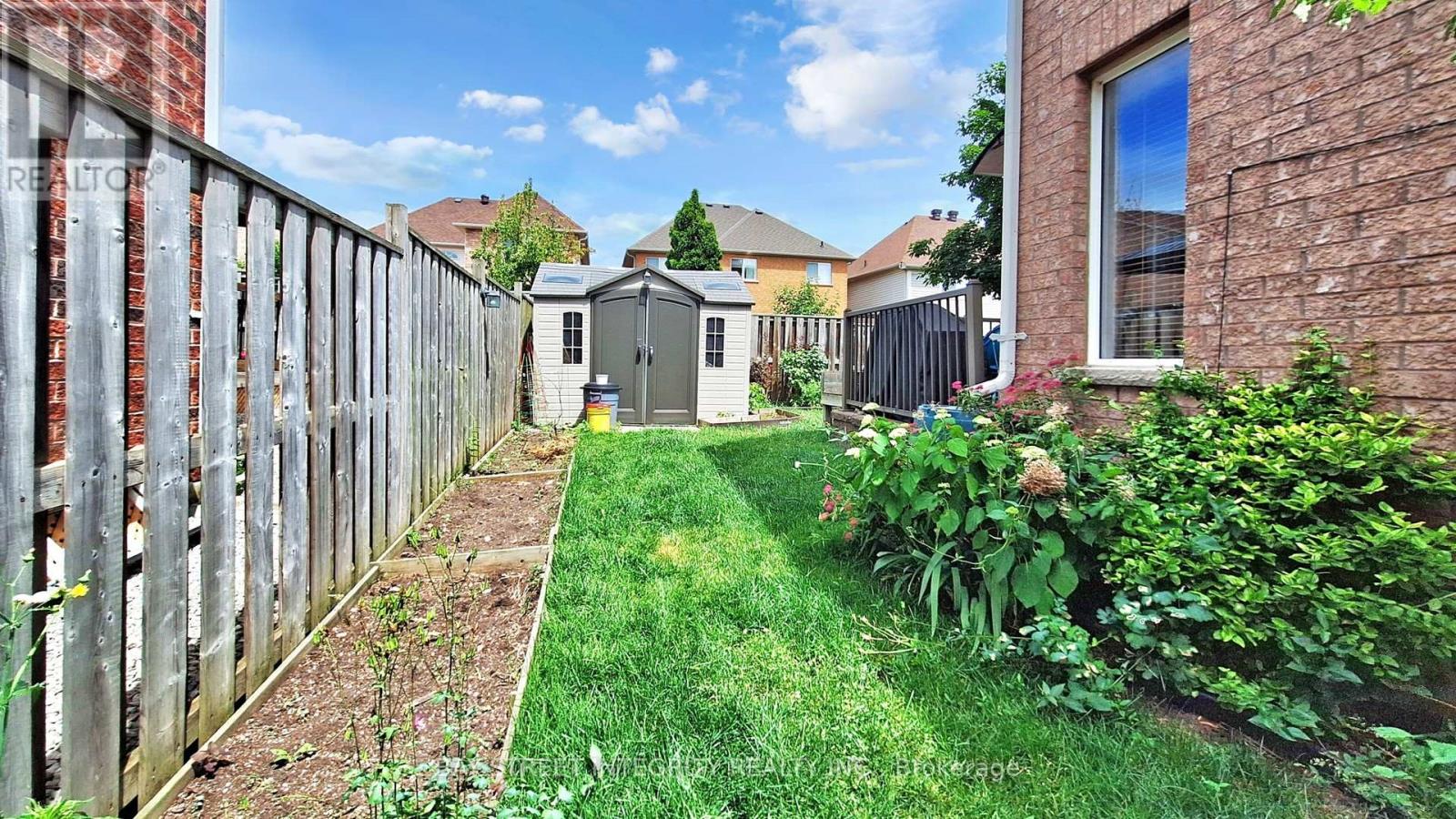 Photo 16 of 24 Ian Drive, Georgina ON