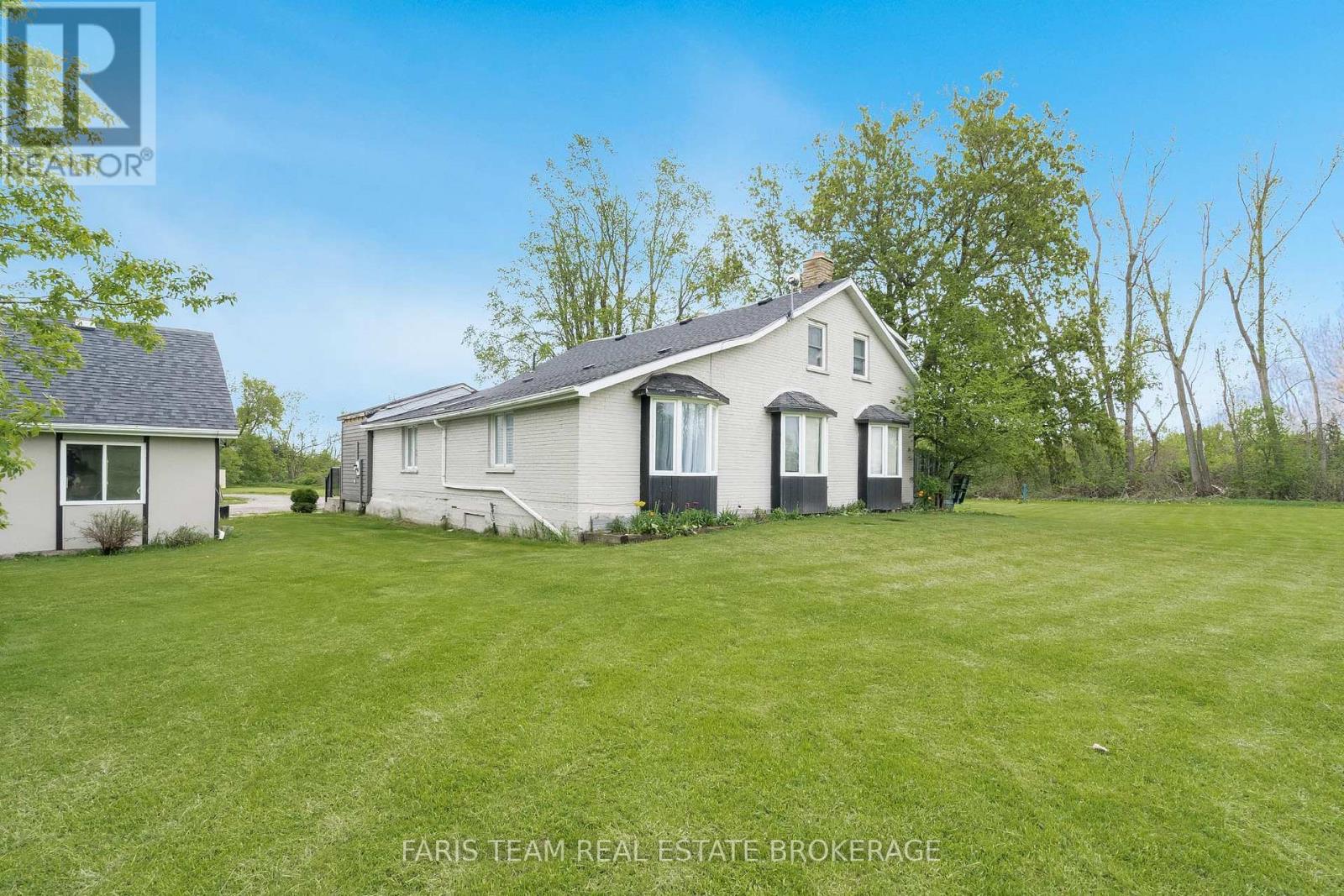 Photo 5 of 2351 20th Side Road, Innisfil ON
