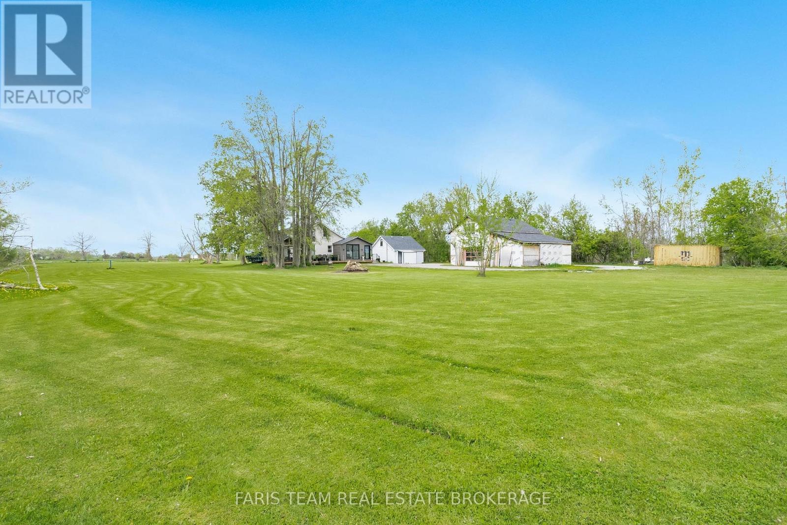 Photo 2 of 2351 20th Side Road, Innisfil ON