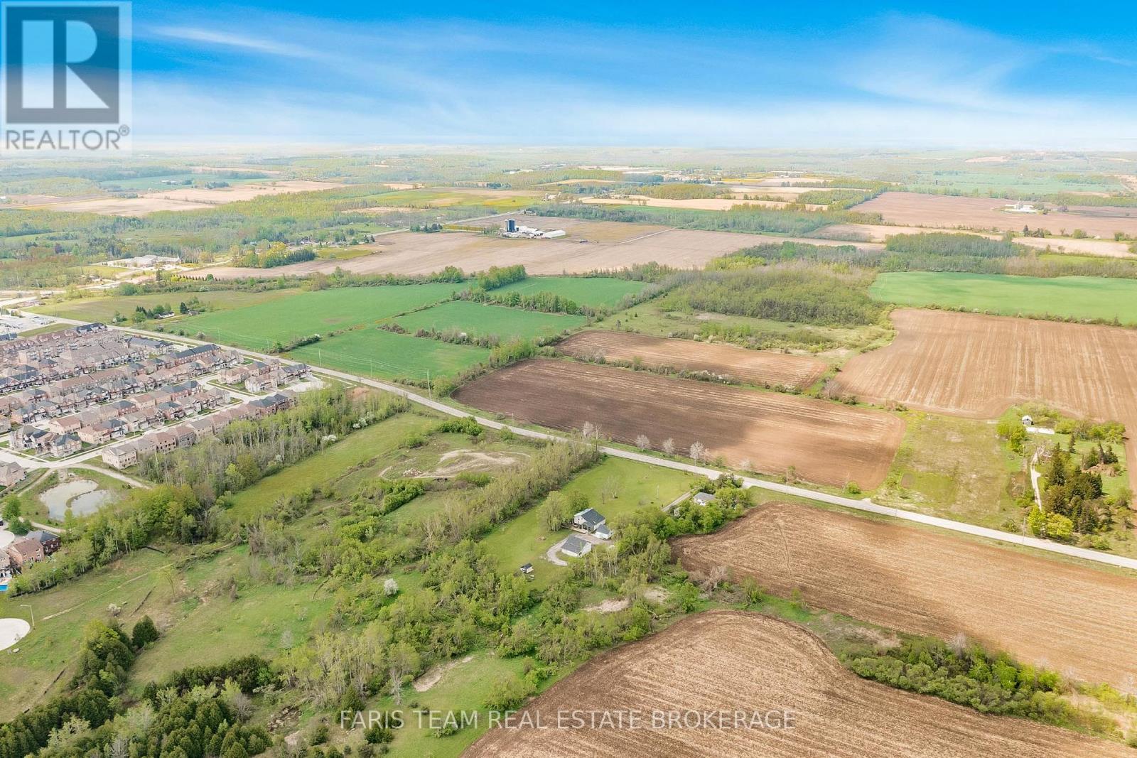 Photo 3 of 2351 20th Side Road, Innisfil ON