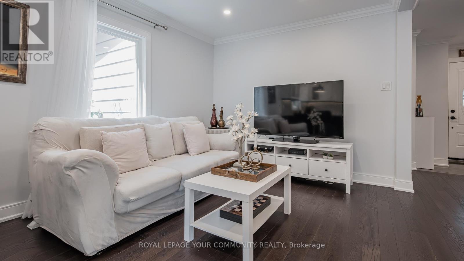 Photo 11 of 57 Braeburn Drive, Markham ON