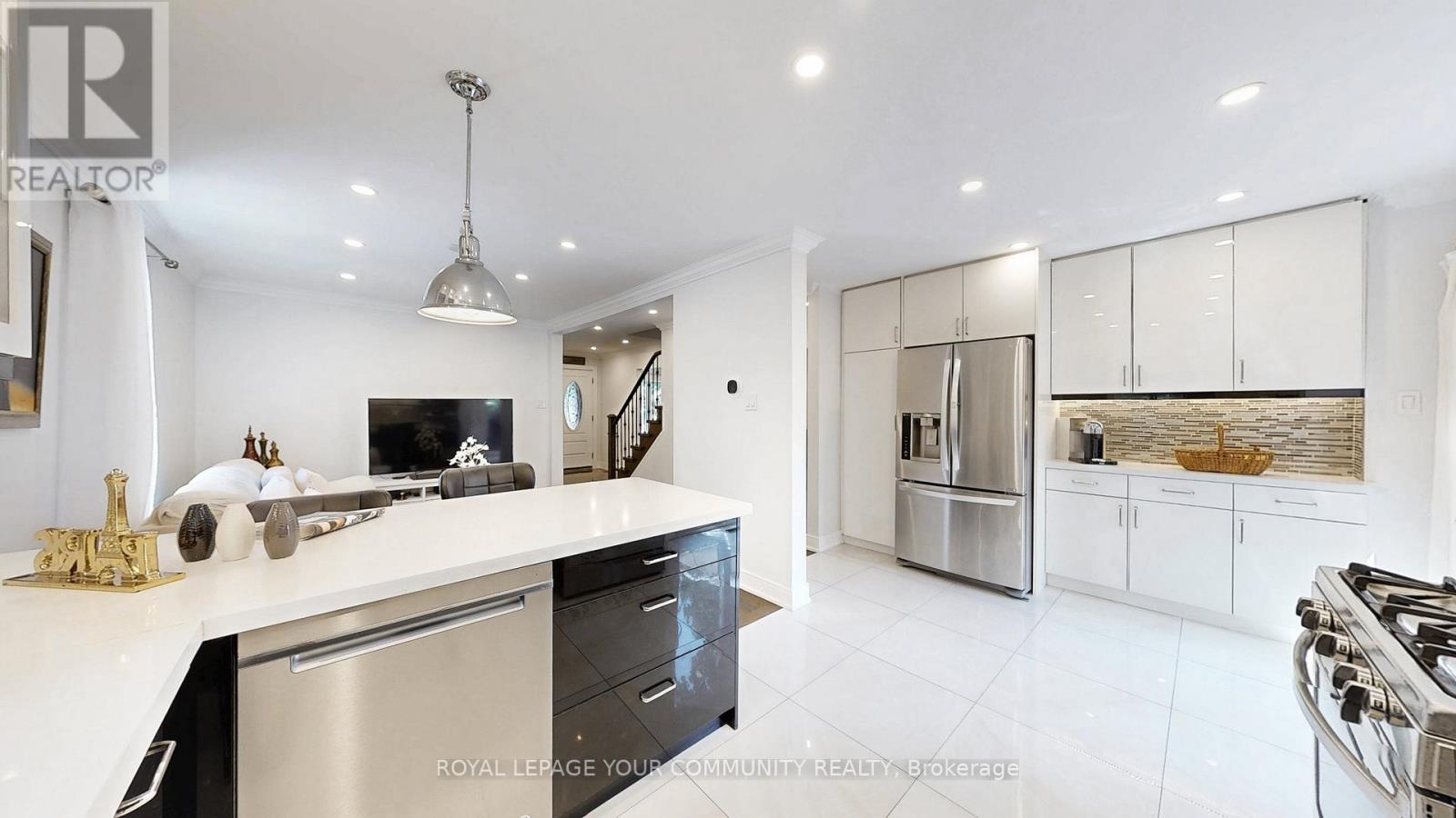 Photo 14 of 57 Braeburn Drive, Markham ON
