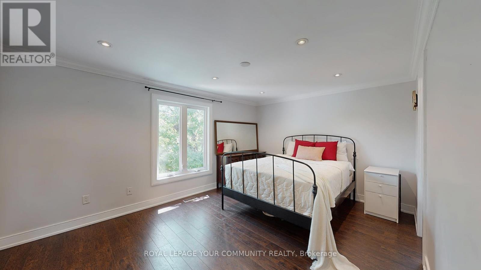Photo 18 of 57 Braeburn Drive, Markham ON